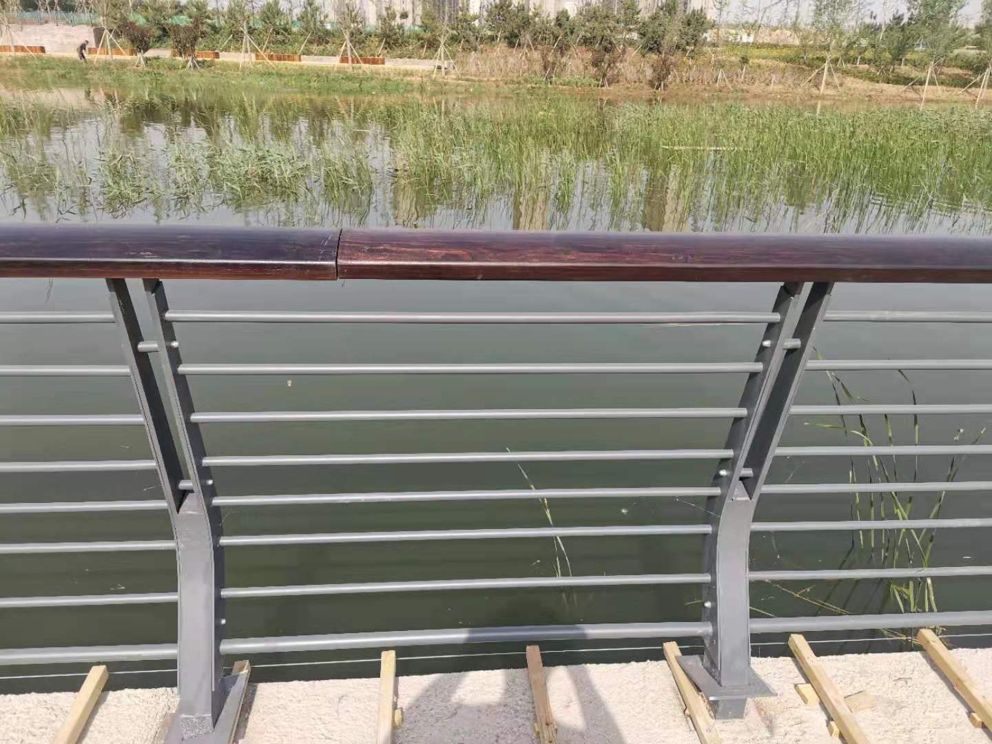 嘉峪关市桥梁防撞护栏桥梁护栏 - 方案